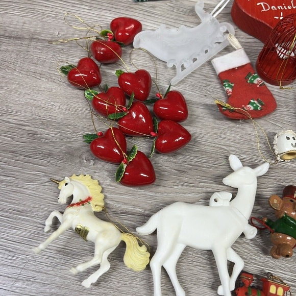 Vintage Lot Christmas Tree Ornaments Yarn Plastic Felt Wood Handmade Assorted - Picture 12 of 16